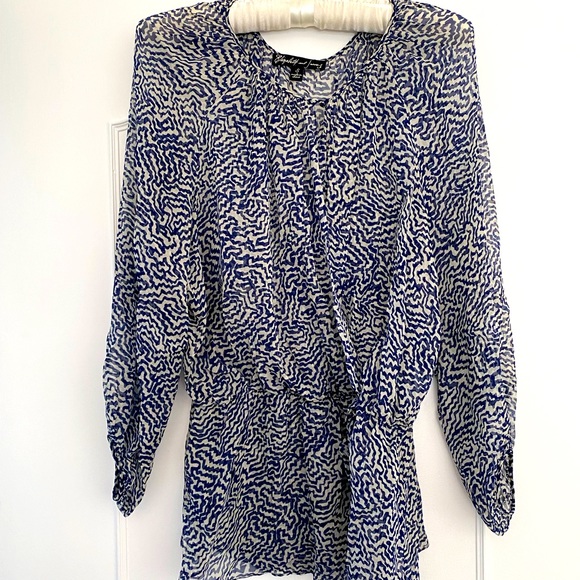 Feminine blouse, dress up your jeans - Picture 1 of 3